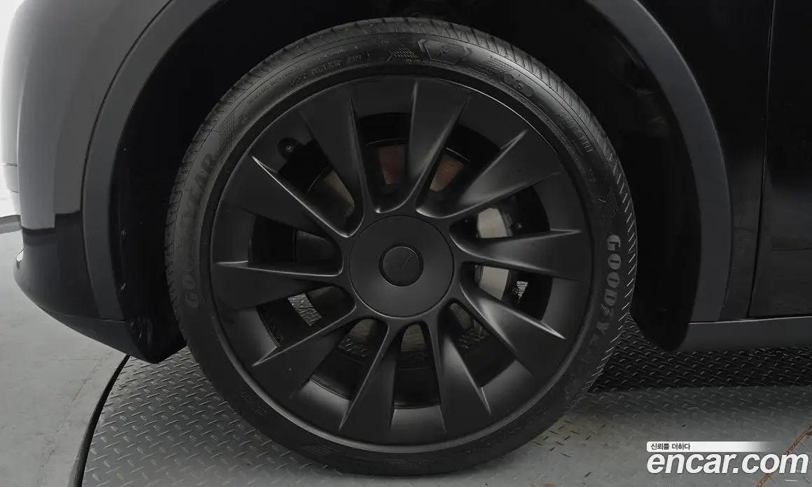 Tesla Model Y 2024 0.2 автомат (гидро), фото 4 Tesla Model Y 2024 0.2 автомат (гидро), фото 4