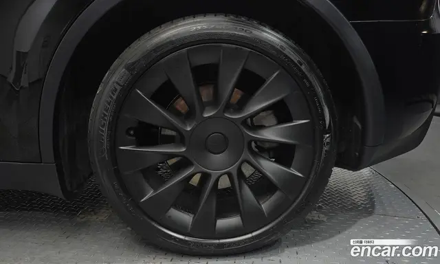 Tesla Model Y 2024 0.2 автомат (гидро), миниатюра 6 Tesla Model Y 2024 0.2 автомат (гидро), миниатюра 6