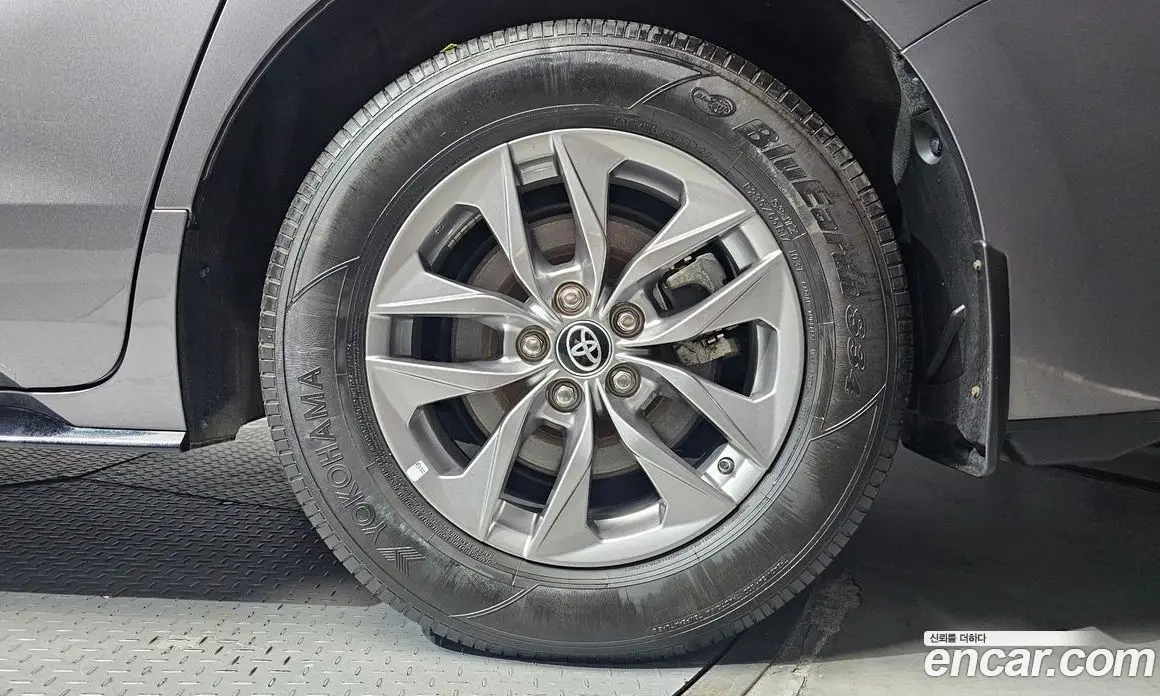 Toyota Sienna 2023 2.5 автомат (гидро), фото 7 Toyota Sienna 2023 2.5 автомат (гидро), фото 7