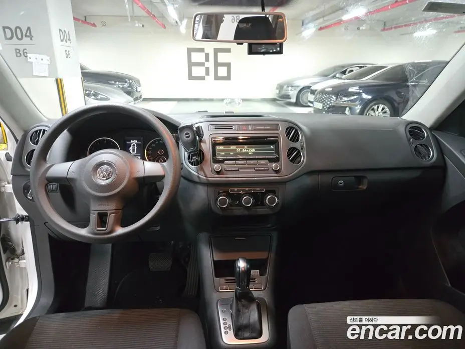 Volkswagen Tiguan 2014 2.0 автомат (гидро), фото 11 Volkswagen Tiguan 2014 2.0 автомат (гидро), фото 11