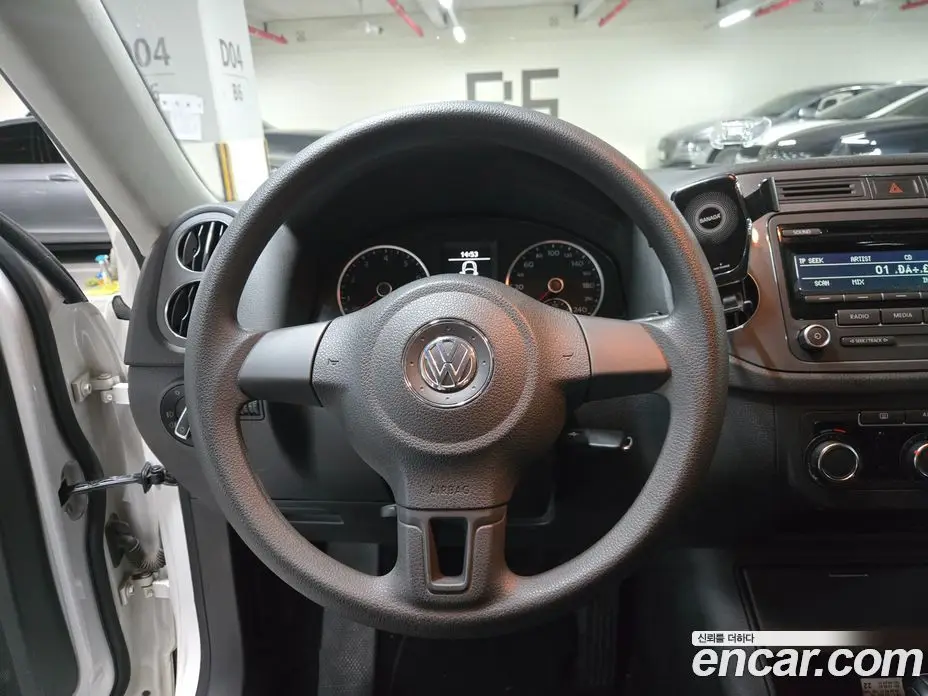 Volkswagen Tiguan 2014 2.0 автомат (гидро), фото 12 Volkswagen Tiguan 2014 2.0 автомат (гидро), фото 12