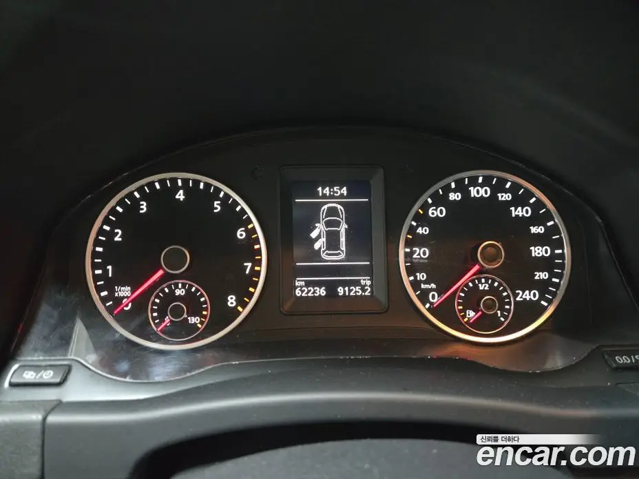 Volkswagen Tiguan 2014 2.0 автомат (гидро), фото 13 Volkswagen Tiguan 2014 2.0 автомат (гидро), фото 13