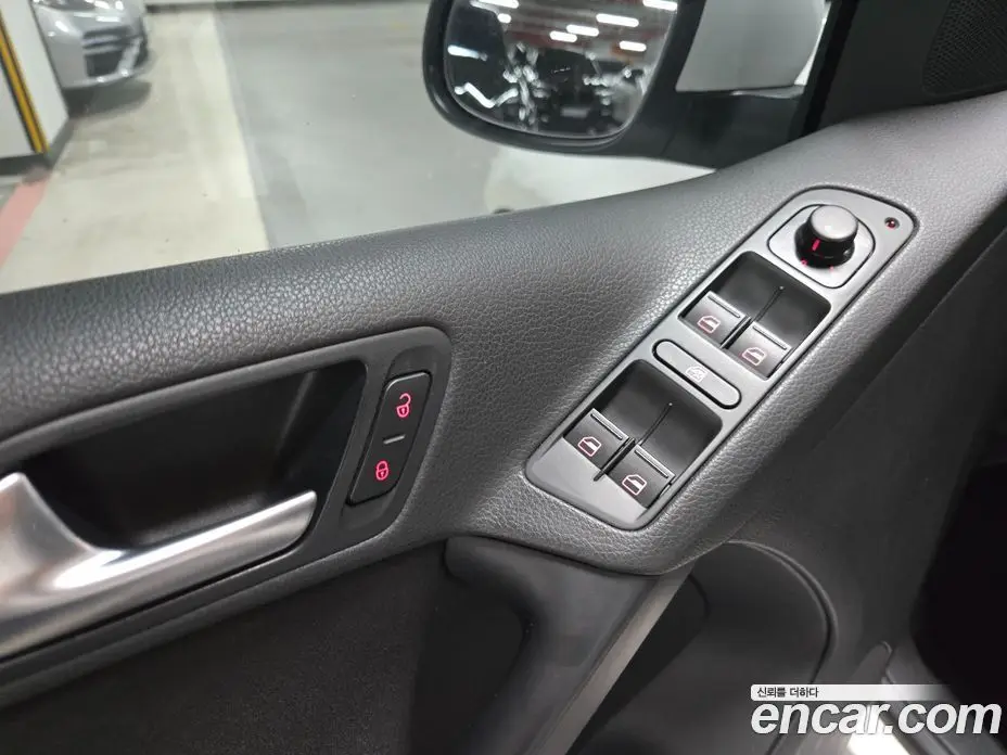 Volkswagen Tiguan 2014 2.0 автомат (гидро), фото 14 Volkswagen Tiguan 2014 2.0 автомат (гидро), фото 14