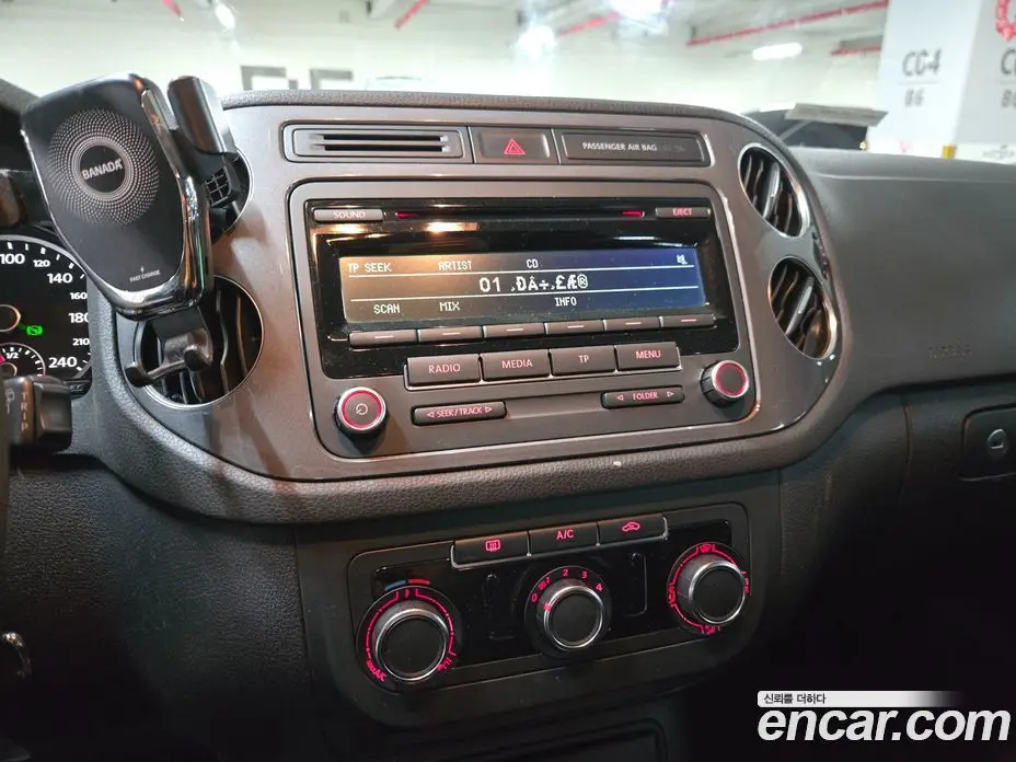 Volkswagen Tiguan 2014 2.0 автомат (гидро), фото 16 Volkswagen Tiguan 2014 2.0 автомат (гидро), фото 16