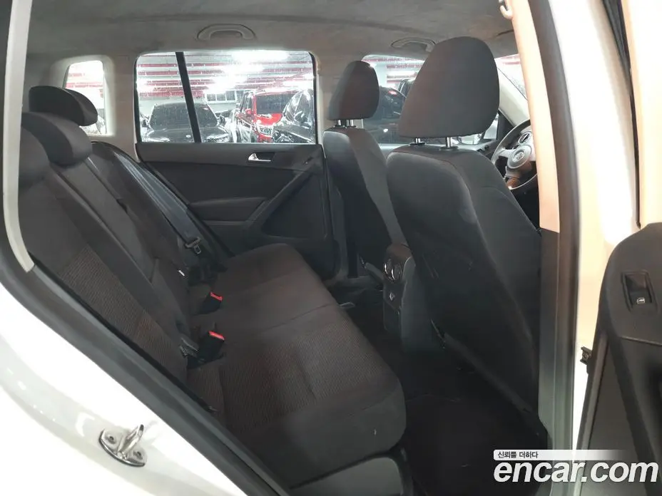 Volkswagen Tiguan 2014 2.0 автомат (гидро), фото 8 Volkswagen Tiguan 2014 2.0 автомат (гидро), фото 8
