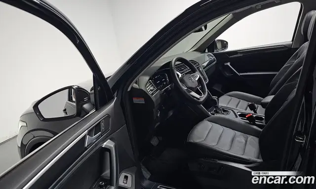 Volkswagen Tiguan 2023 2.0 автомат (гидро), миниатюра 12