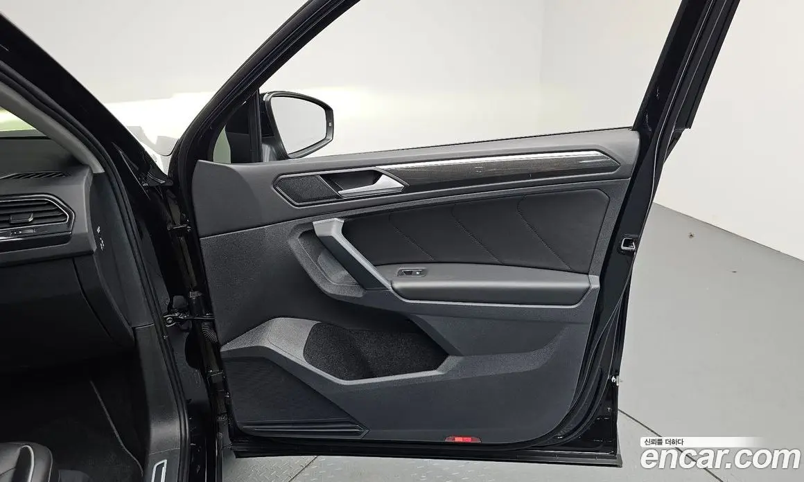 Volkswagen Tiguan 2023 2.0 автомат (гидро), фото 13