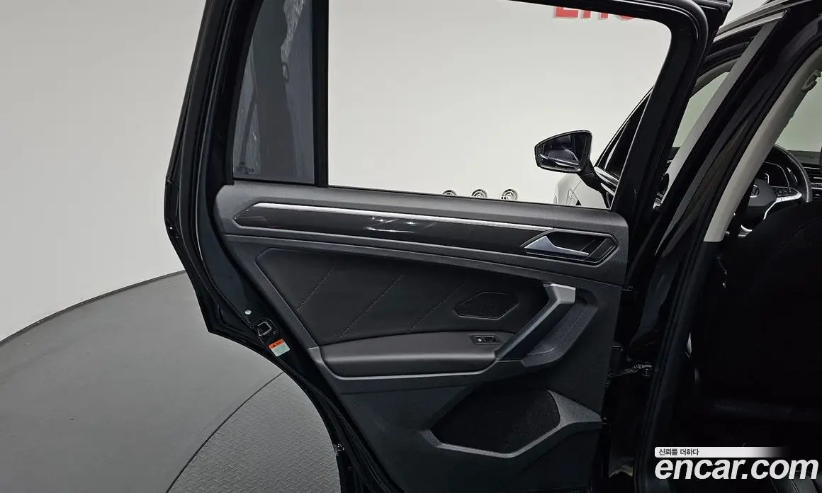 Volkswagen Tiguan 2023 2.0 автомат (гидро), фото 14