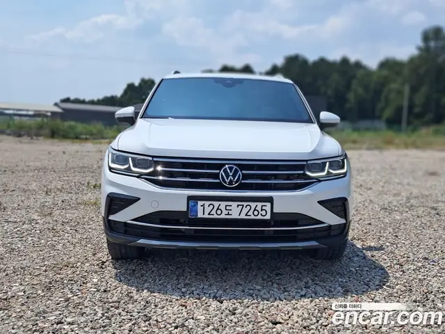 Volkswagen Tiguan 2023 2.0 автомат (гидро), миниатюра 1 Volkswagen Tiguan 2023 2.0 автомат (гидро), миниатюра 1
