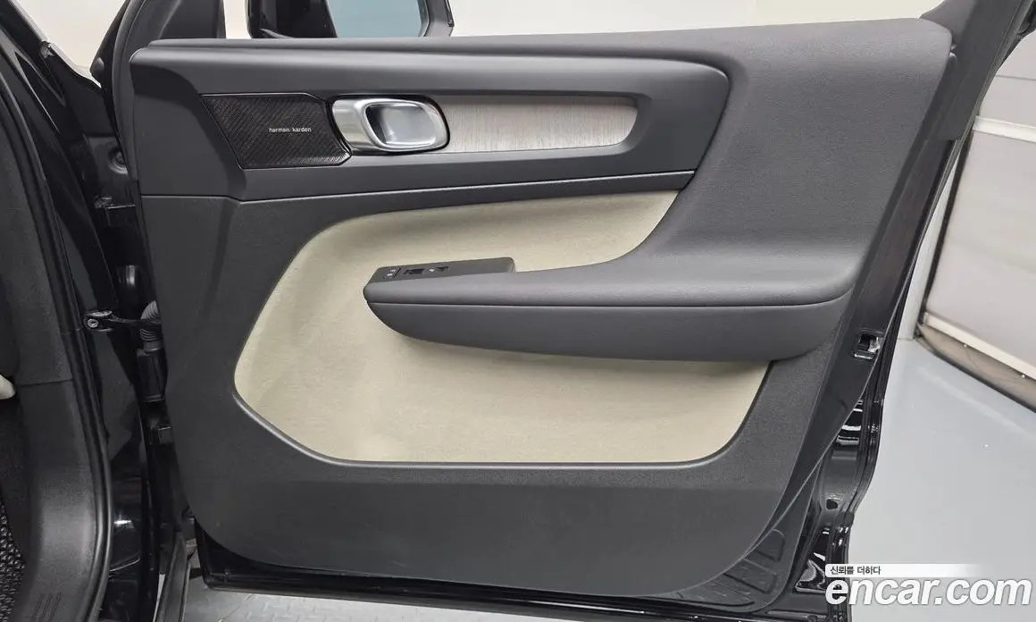 Volvo XC40 2022 2.0 автомат (гидро), фото 14 Volvo XC40 2022 2.0 автомат (гидро), фото 14