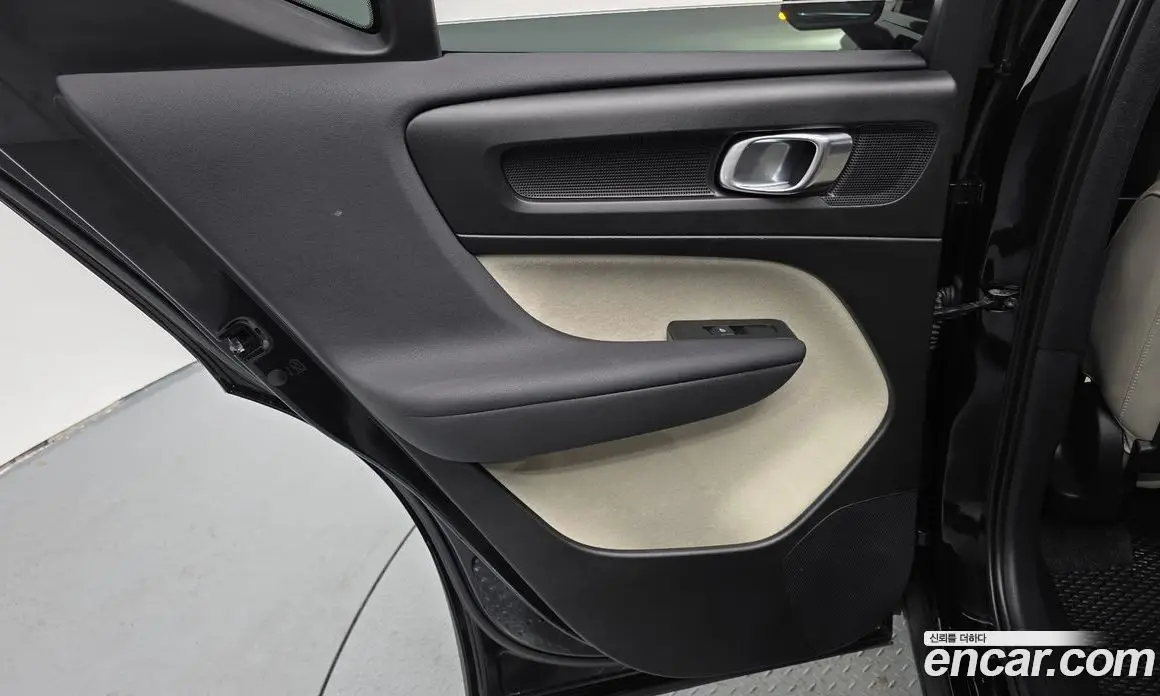 Volvo XC40 2022 2.0 автомат (гидро), фото 15 Volvo XC40 2022 2.0 автомат (гидро), фото 15
