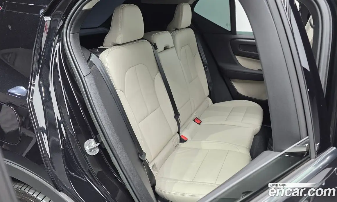 Volvo XC40 2022 2.0 автомат (гидро), фото 17 Volvo XC40 2022 2.0 автомат (гидро), фото 17