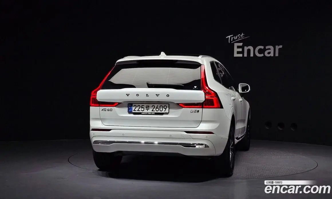 Volvo XC60 2024 2.0 автомат (гидро), фото 4 Volvo XC60 2024 2.0 автомат (гидро), фото 4