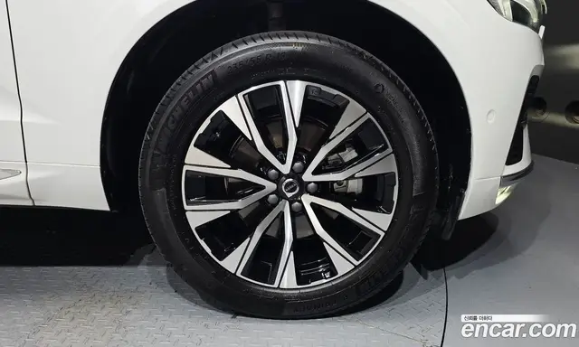 Volvo XC60 2024 2.0 автомат (гидро), миниатюра 7 Volvo XC60 2024 2.0 автомат (гидро), миниатюра 7