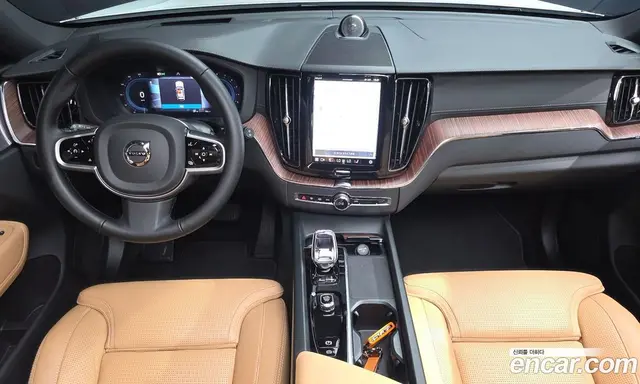 Volvo XC60 2025 2.0 автомат (гидро), миниатюра 7 Volvo XC60 2025 2.0 автомат (гидро), миниатюра 7