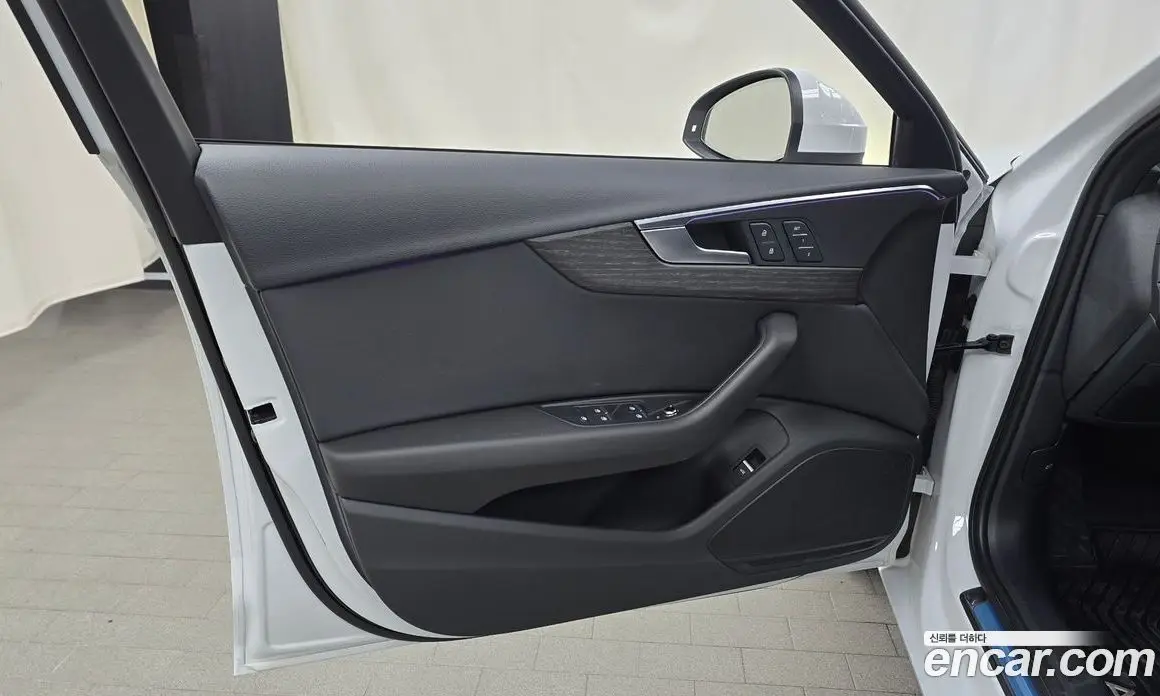 Audi A4 2019 2.0 автомат (гидро), фото 14