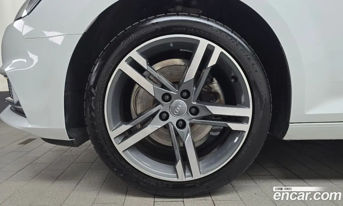 Audi A4 2019 2.0 автомат (гидро), фото 5