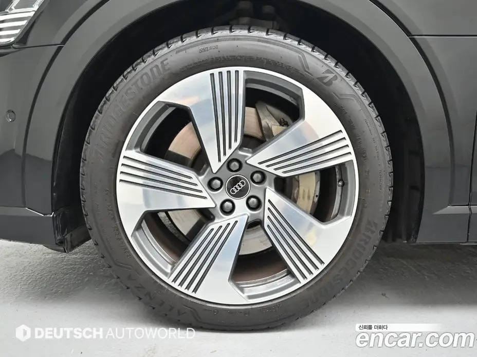 Audi e-tron 2021 1.7 автомат (гидро), фото 5 Audi e-tron 2021 1.7 автомат (гидро), фото 5