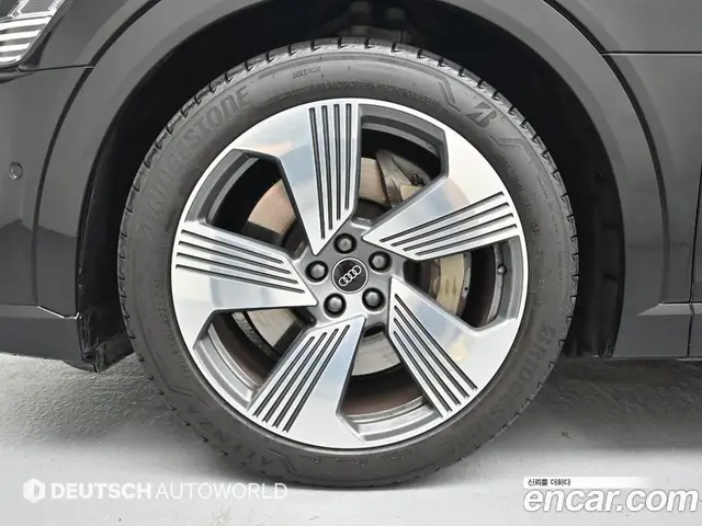 Audi e-tron 2021 1.7 автомат (гидро), миниатюра 5 Audi e-tron 2021 1.7 автомат (гидро), миниатюра 5