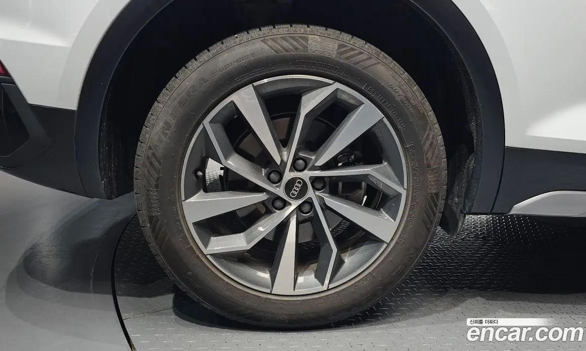 Audi Q5 2022 2.0 автомат (гидро), фото 5