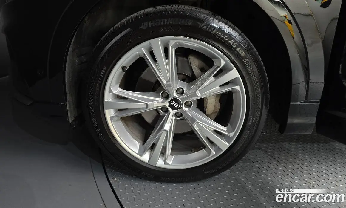 Audi Q8 2021 3.0 автомат (гидро), фото 5 Audi Q8 2021 3.0 автомат (гидро), фото 5