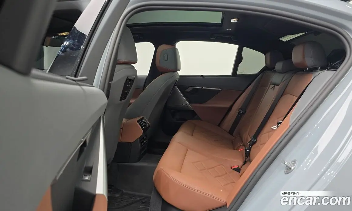 BMW 5 серия 2025 2.0 автомат (гидро), фото 18 BMW 5 серия 2025 2.0 автомат (гидро), фото 18