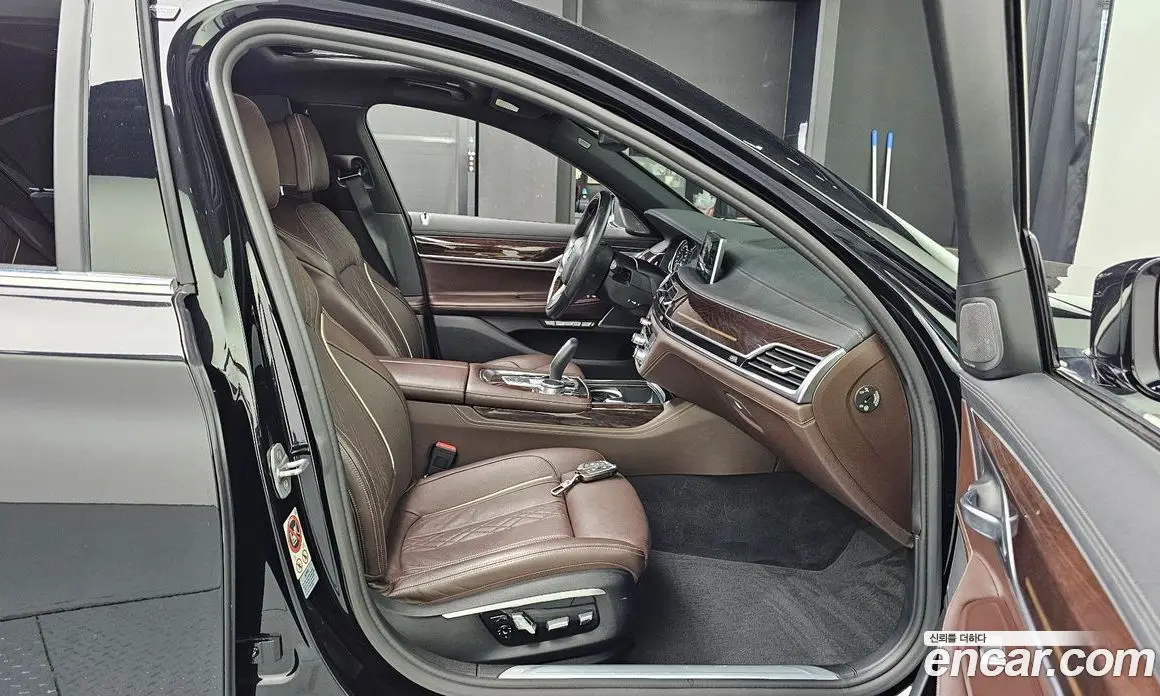 BMW 7 серия 2016 3.0 автомат (гидро), фото 12 BMW 7 серия 2016 3.0 автомат (гидро), фото 12