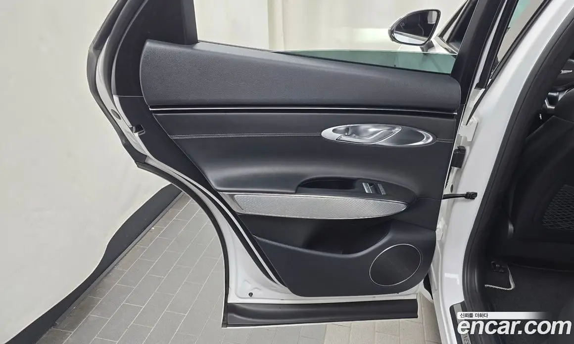 Genesis GV70 2021 2.5 автомат (гидро), фото 15 Genesis GV70 2021 2.5 автомат (гидро), фото 15