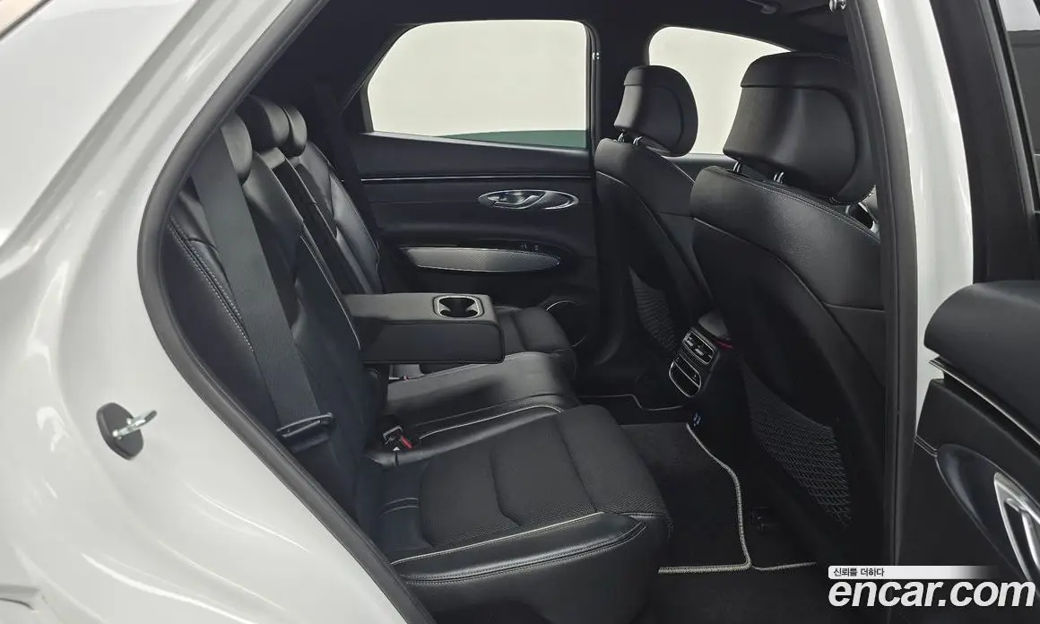 Genesis GV70 2021 2.5 автомат (гидро), фото 17 Genesis GV70 2021 2.5 автомат (гидро), фото 17