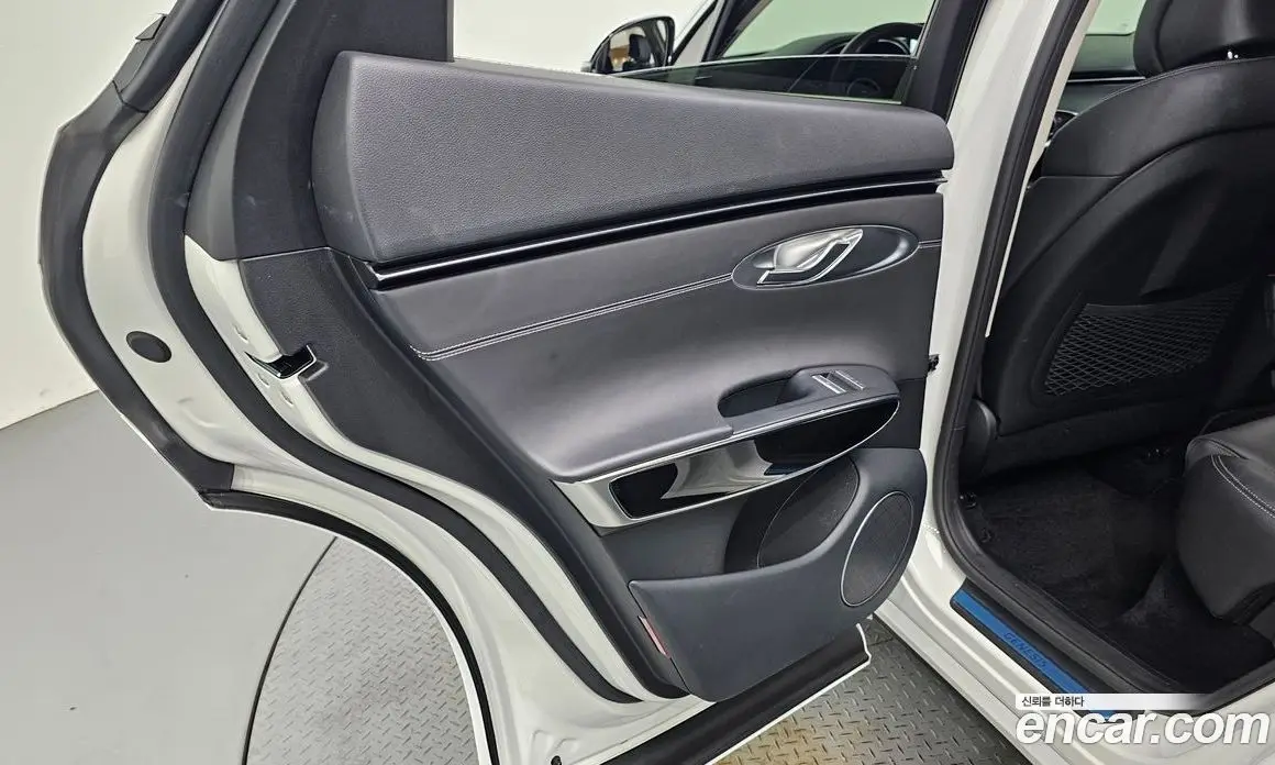 Genesis GV70 2022 2.5 автомат (гидро), фото 15 Genesis GV70 2022 2.5 автомат (гидро), фото 15