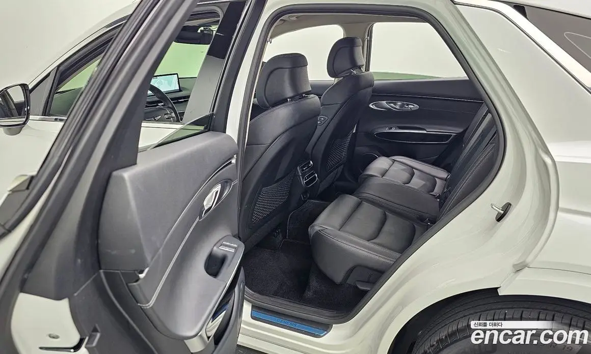 Genesis GV70 2022 2.5 автомат (гидро), фото 28 Genesis GV70 2022 2.5 автомат (гидро), фото 28