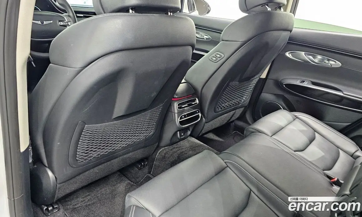 Genesis GV70 2022 2.5 автомат (гидро), фото 31 Genesis GV70 2022 2.5 автомат (гидро), фото 31