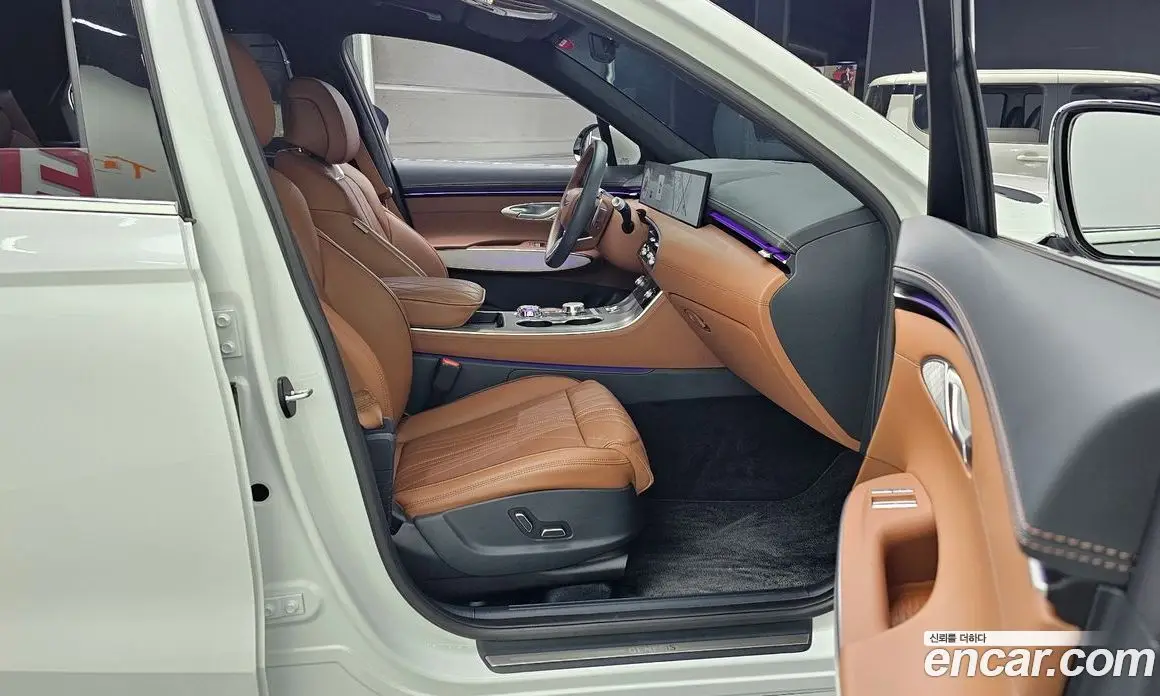 Genesis GV70 2025 2.5 автомат (гидро), фото 17 Genesis GV70 2025 2.5 автомат (гидро), фото 17