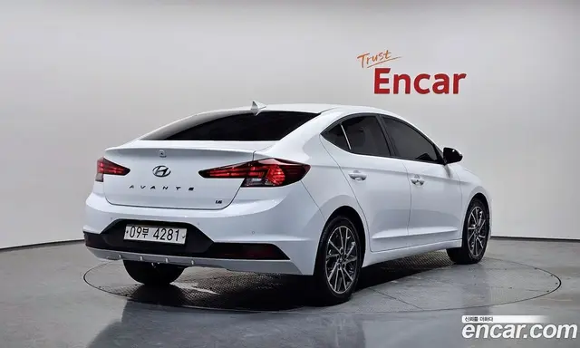 Hyundai Avante 2019 1.6 автомат (гидро), миниатюра 1