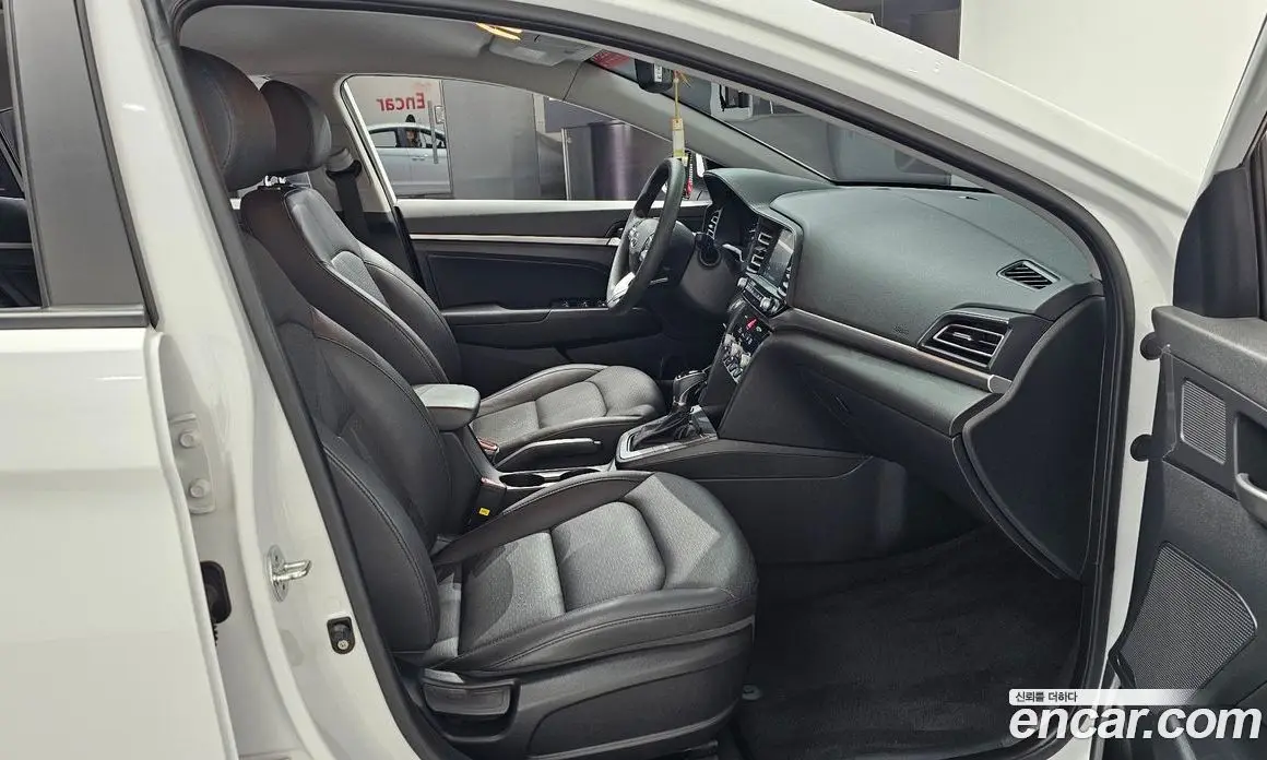 Hyundai Avante 2019 1.6 автомат (гидро), фото 15