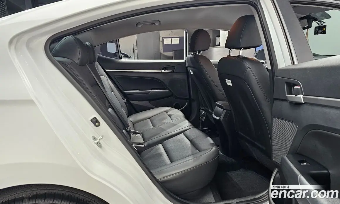 Hyundai Avante 2019 1.6 автомат (гидро), фото 16