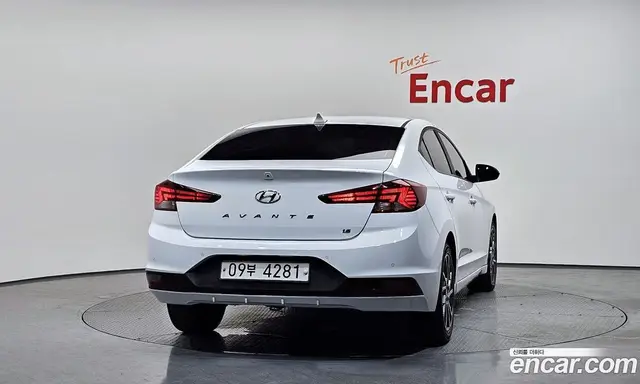Hyundai Avante 2019 1.6 автомат (гидро), миниатюра 3