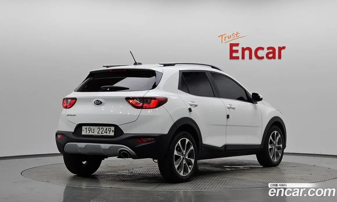 Kia Stonic 2018 1.4 автомат (гидро), фото 1 Kia Stonic 2018 1.4 автомат (гидро), фото 1