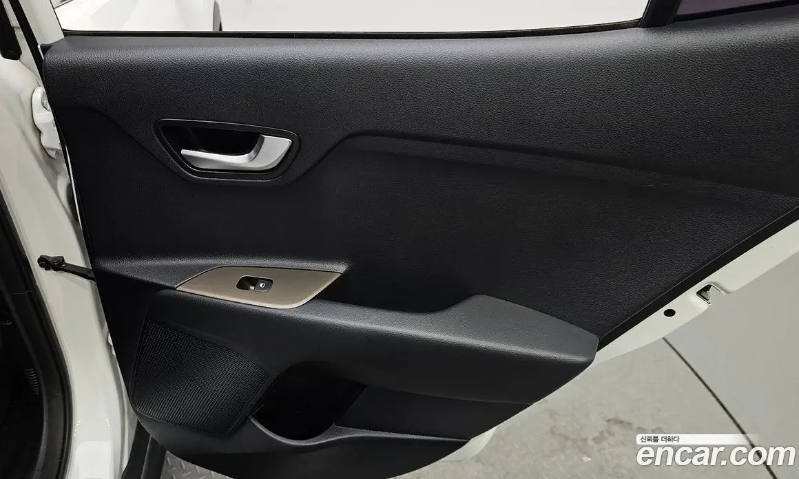 Kia Stonic 2018 1.4 автомат (гидро), фото 14 Kia Stonic 2018 1.4 автомат (гидро), фото 14
