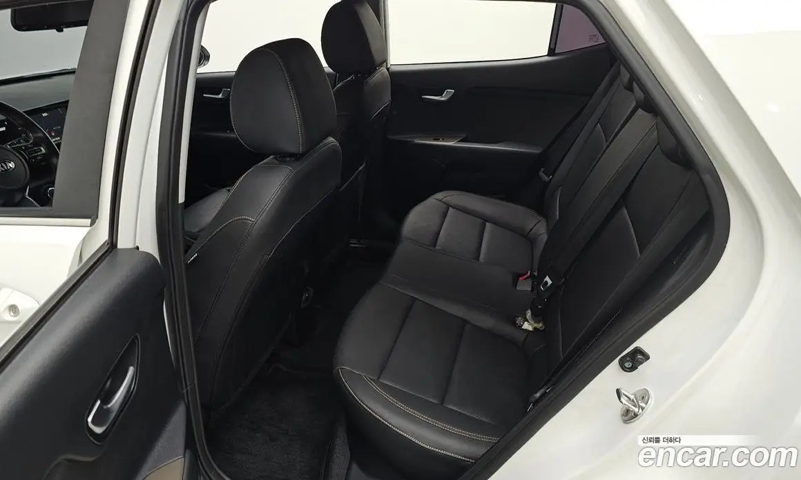 Kia Stonic 2018 1.4 автомат (гидро), фото 16 Kia Stonic 2018 1.4 автомат (гидро), фото 16