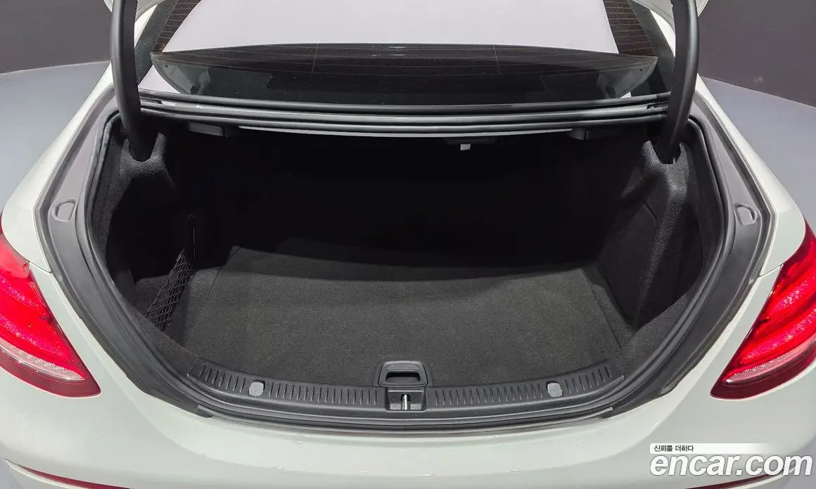 Mercedes-Benz E-Class 2019 2.0 автомат (гидро), фото 25 Mercedes-Benz E-Class 2019 2.0 автомат (гидро), фото 25