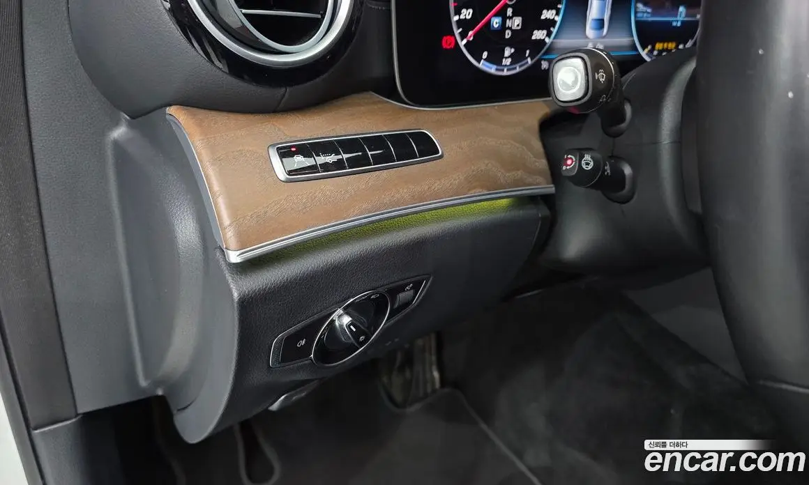 Mercedes-Benz E-Class 2019 2.0 автомат (гидро), фото 26 Mercedes-Benz E-Class 2019 2.0 автомат (гидро), фото 26
