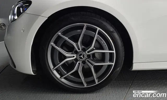 Mercedes-Benz E-Class 2022 1.9 автомат (гидро), миниатюра 5