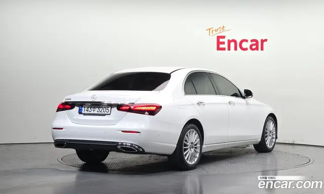 Mercedes-Benz E-Class 2023 2.0 автомат (гидро), миниатюра 2