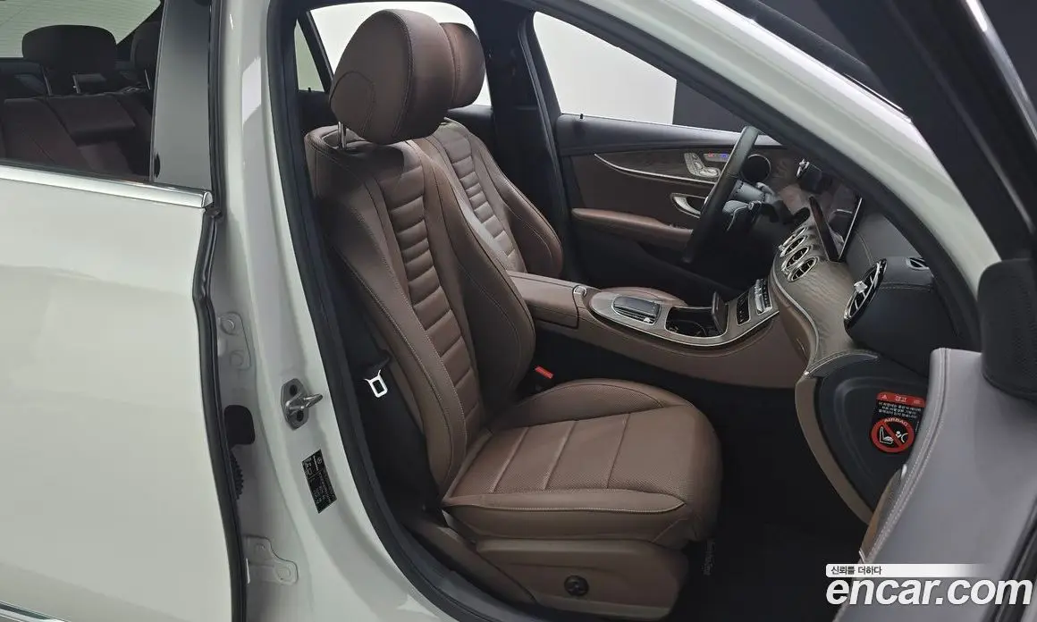 Mercedes-Benz E-Class 2023 2.0 автомат (гидро), фото 12
