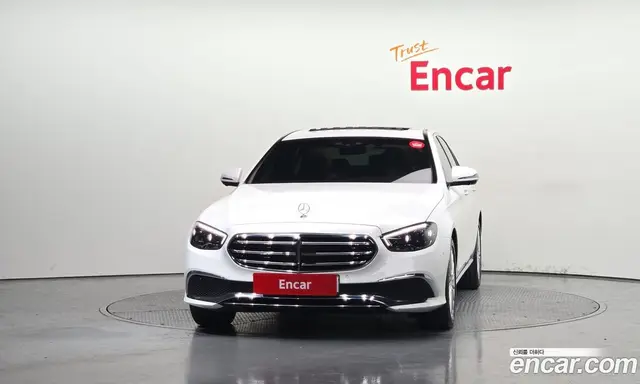 Mercedes-Benz E-Class 2023 2.0 автомат (гидро), миниатюра 3