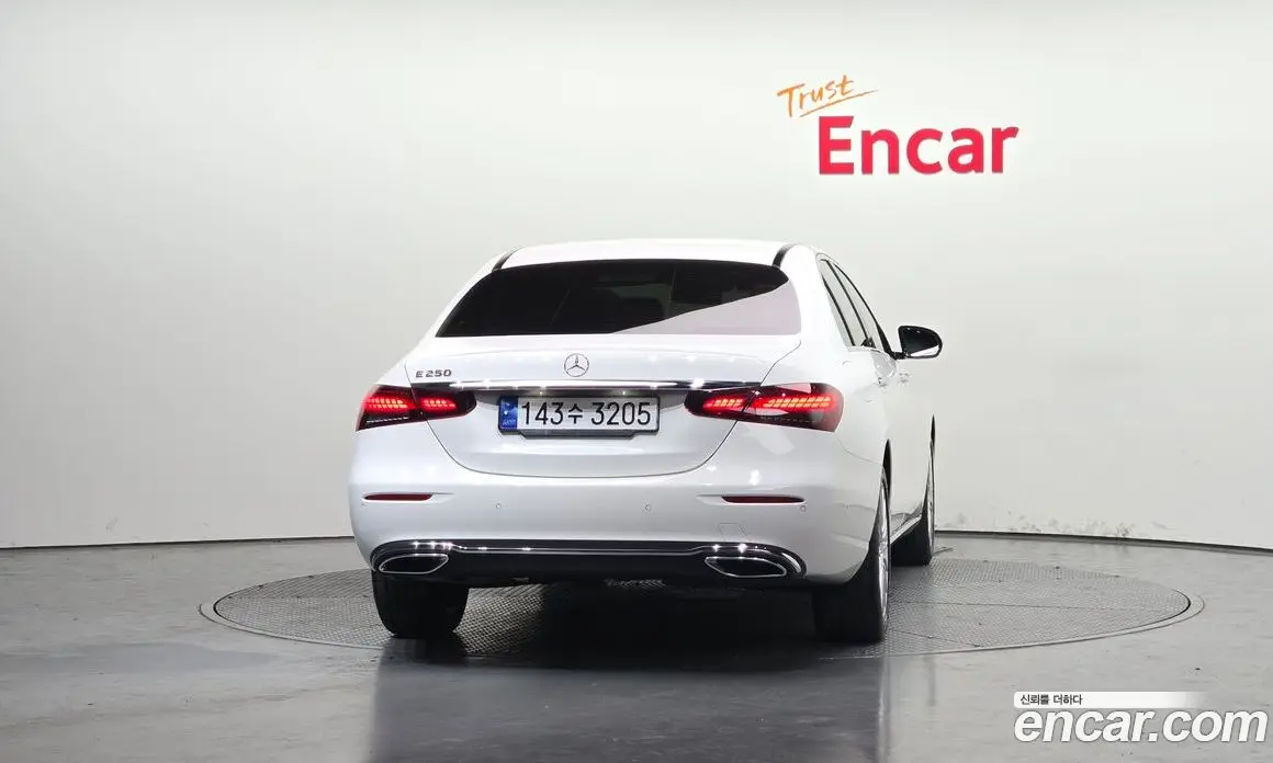 Mercedes-Benz E-Class 2023 2.0 автомат (гидро), фото 4