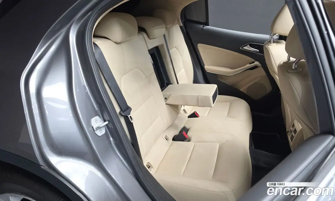 Mercedes-Benz GLA-Class 2018 2.0 автомат (гидро), фото 18 Mercedes-Benz GLA-Class 2018 2.0 автомат (гидро), фото 18