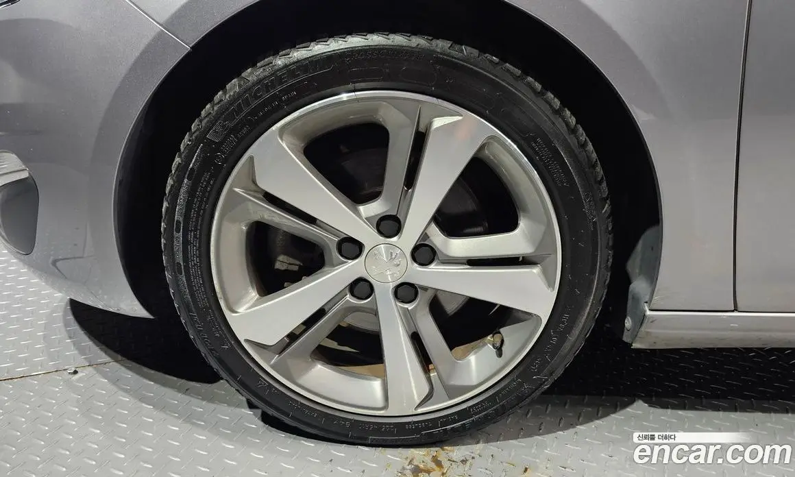 Peugeot 308 2015 2.0 автомат (гидро), фото 5