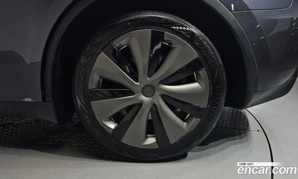 Tesla Model Y 2024 0.2 автомат (гидро), фото 6 Tesla Model Y 2024 0.2 автомат (гидро), фото 6